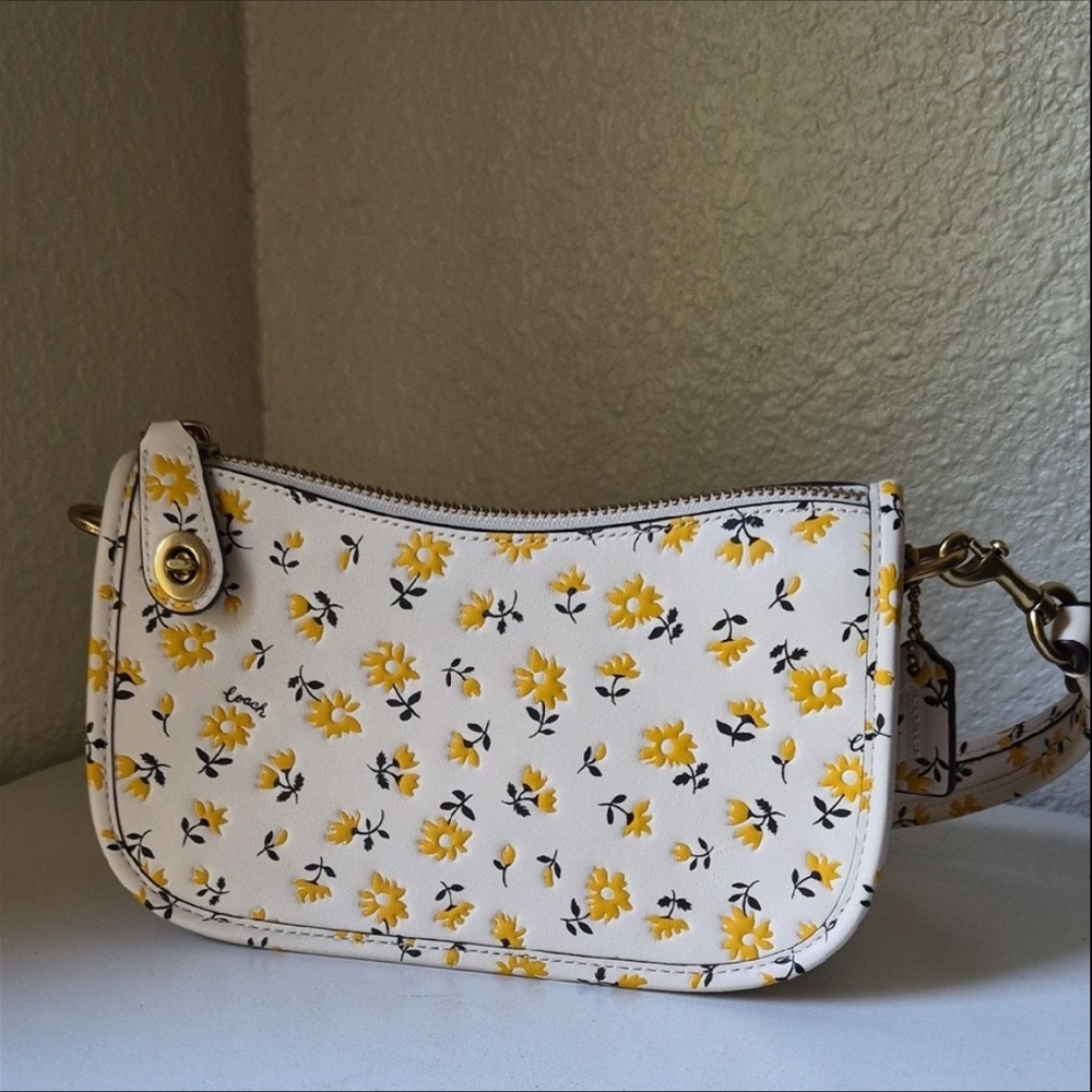 Coach Daisies Floral Print Swinger 20 Bag (Shoulder Bag or Clutch)